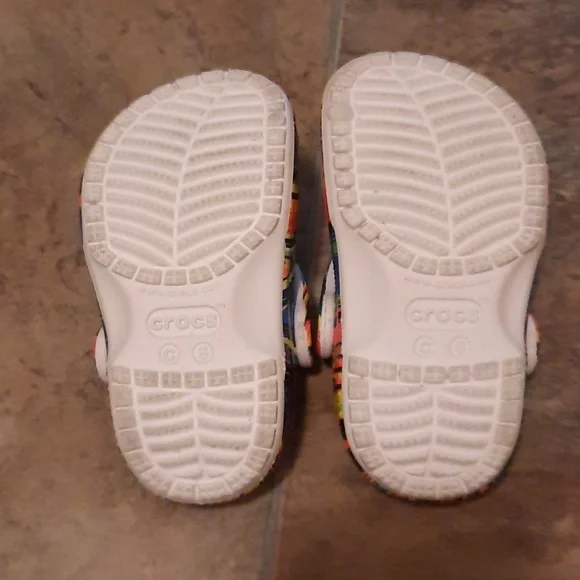 Crocs Out of this World Multi-Color, toddler size 5 - Picture 5 of 6